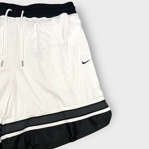 Nike DRI-FIT Circa 8" Basketball Shorts White Black Mens size 3XL DV9533-100 New - Picture 3 of 12